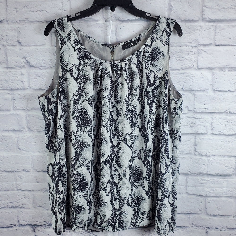 Apt. 9 Scoop Neck Chiffon Snake Print Pullover Top, XL, Black/White/Grey - Picture 2 of 13
